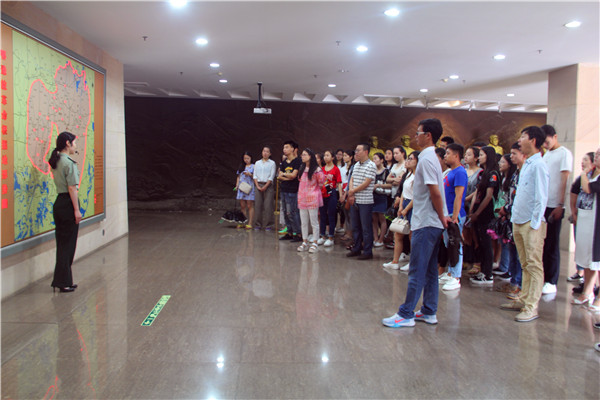 2016062808401224.jpg 我院学生党员赴鄂豫皖革命纪念馆开展“两学一做”党日活动